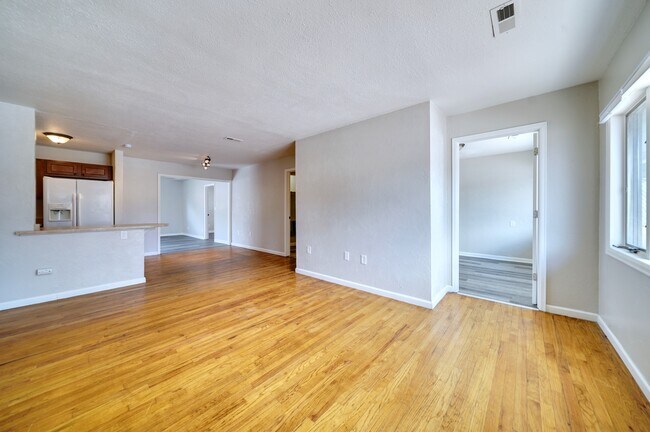 Foto del edificio - 318 Maplewood Dr