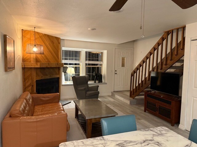 Foto del edificio - 6741 Mountain Top Ln