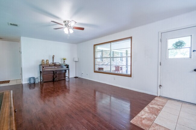 Foto del edificio - 803 Sycamore Rd