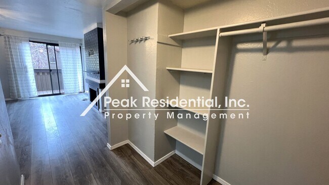 Building Photo - Updated Timberlake 1bd/1ba Condo - Near Sa...