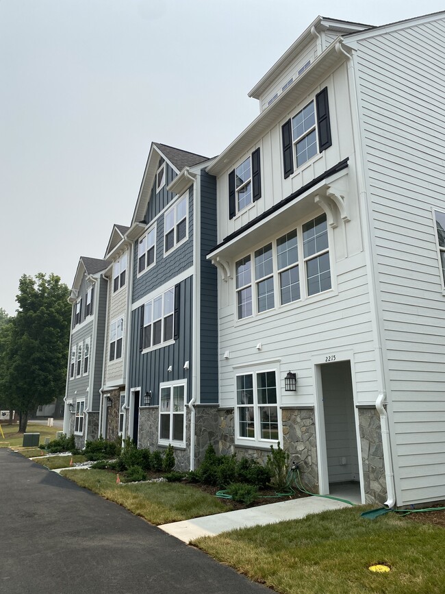 Building Photo - 3189 Acadia Dr