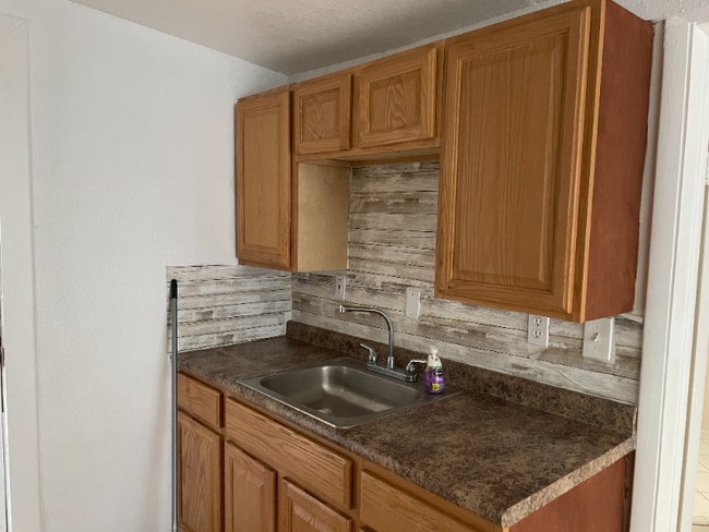 Foto del edificio - 5767 Lakeville Rd