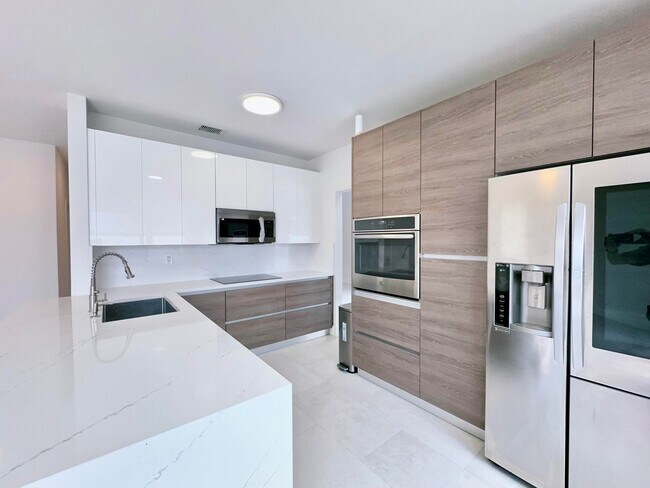Foto del edificio - 16555 NW 23rd St