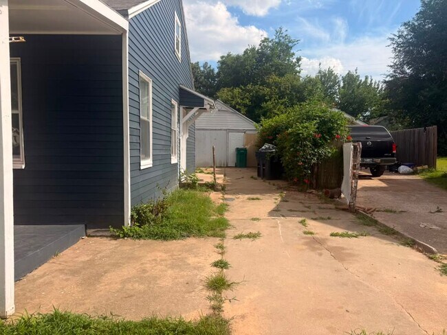Foto del edificio - **Charming 3-Bedroom Home in a Great Neighborhood – $900/Month**