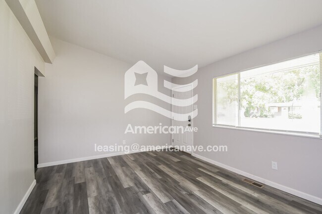 Foto del edificio - 1745 Kay Dr