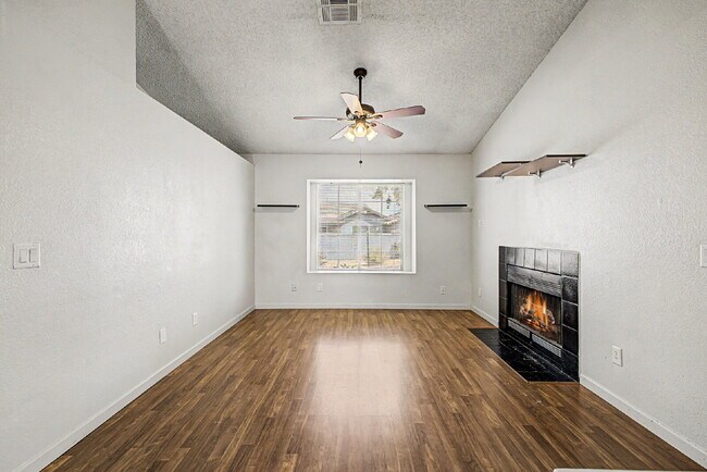 Foto del edificio - Welcome home to this charming 2-bedroom, 2-bath residence in the heart of Chandler!