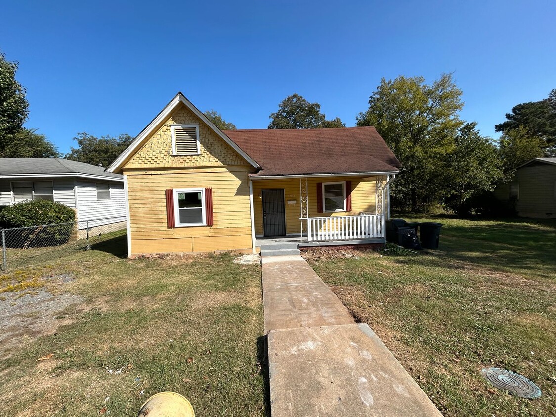 Primary Photo - 3 Bedroom home central air and heat