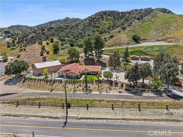 Foto del edificio - 30120 Hasley Canyon Rd