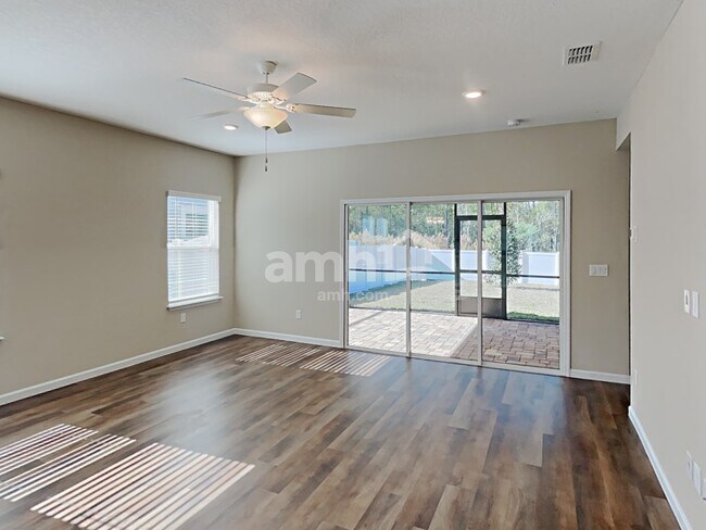 Foto del edificio - 238 Hemlock Pt