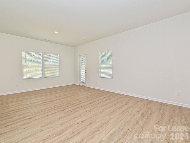 Foto del edificio - 1725 E Cloaninger Ave