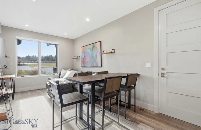 Building Photo - 7511 Highnoon Way