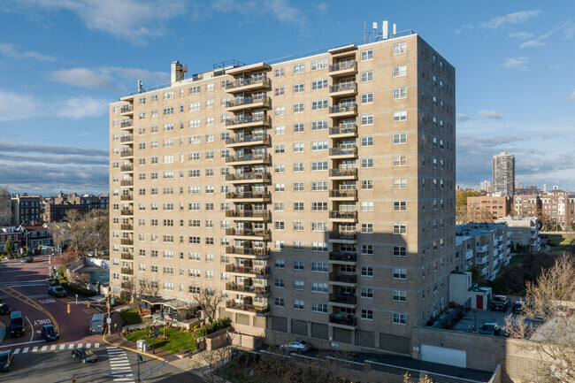 Building Photo - Summit House Apartments