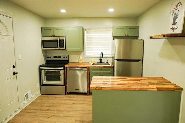 Foto del edificio - 1875 Dunlap Ave