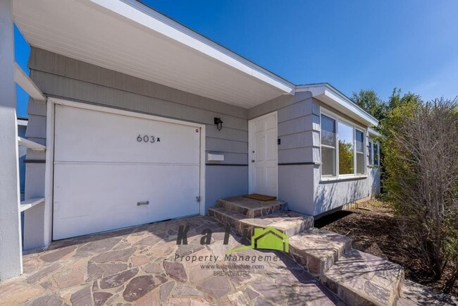 Building Photo - 603 Carla Ave