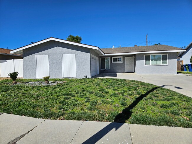 Building Photo - Spacious 3-Bedroom Home with Charming Feat...