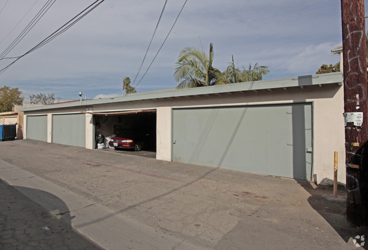 Building Photo - 1816 W Crestwood Ln