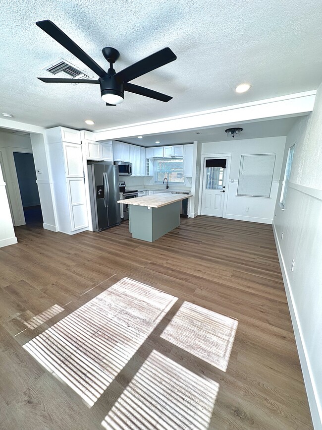 Foto del edificio - 1050 Nokomis St