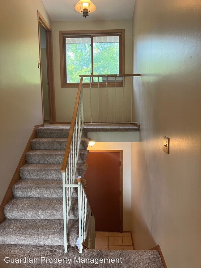 Building Photo - 2 br, 2 bath House - 9 Round Lake Trail