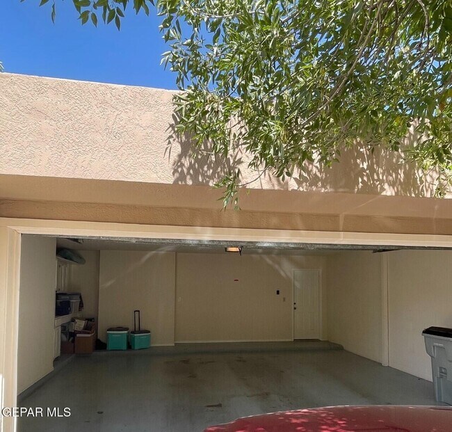 Building Photo - 5917 Mira Hermosa Dr