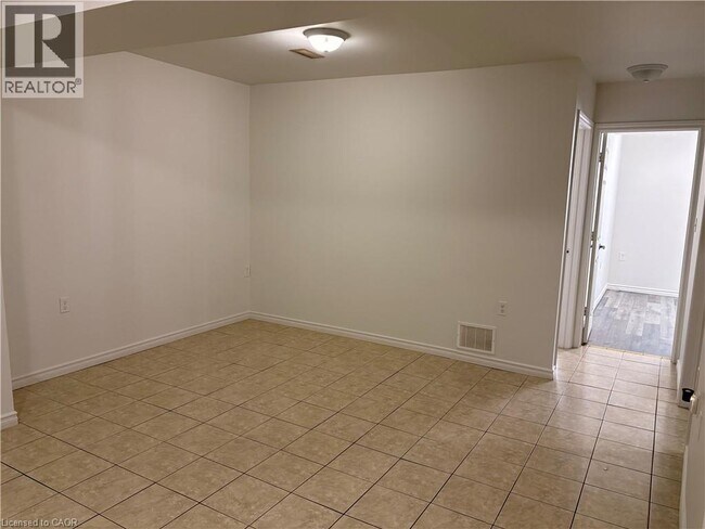 Photo du bâtiment - 922 West 5th Street