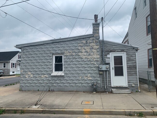 Building Photo - 1 Floor 1 Bedroom, Garage York City SD