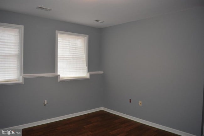 Building Photo - 384 Land Or Dr