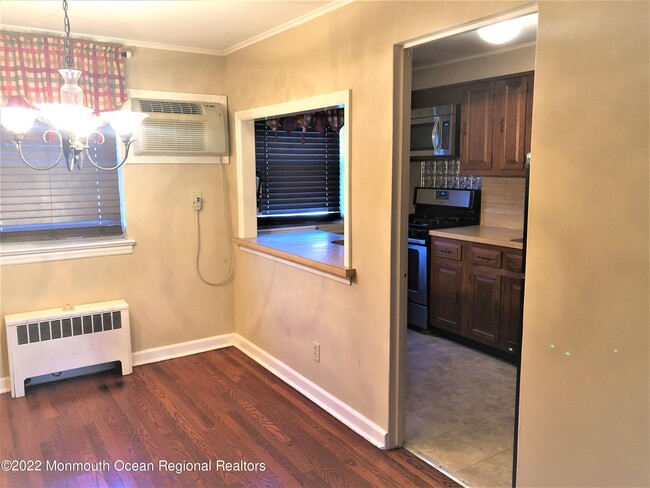 Building Photo - 82 Manor Dr