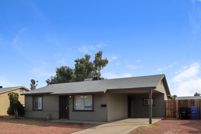 Building Photo - 7009 W Palm Ln