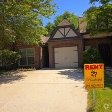 Building Photo - 2460 Ridgemont Dr