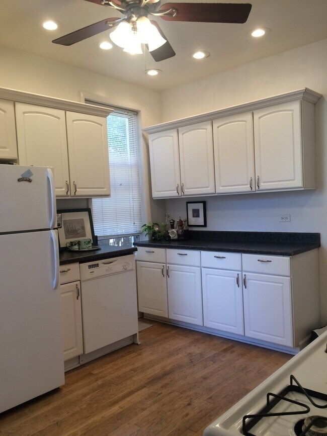 Foto del edificio - 1426 N Greenview Ave