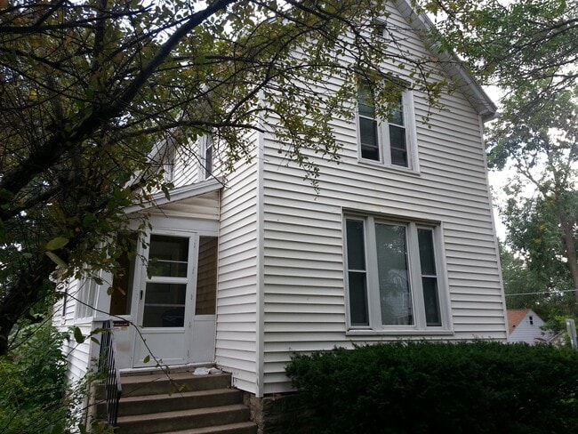 Building Photo - 622 W 18th St