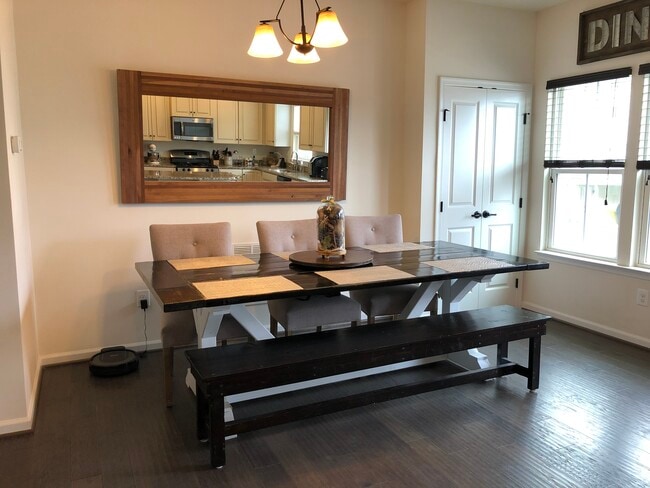 Foto del edificio - 8054 Elton St