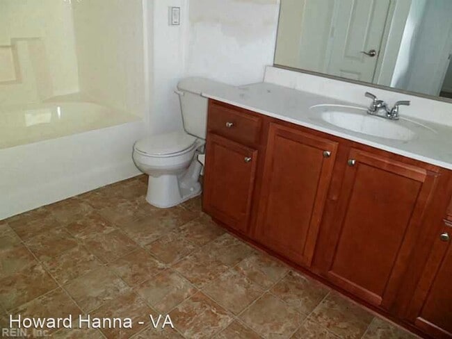 Building Photo - 2 br, 2 bath House - 924 Southmoor Dr., #103