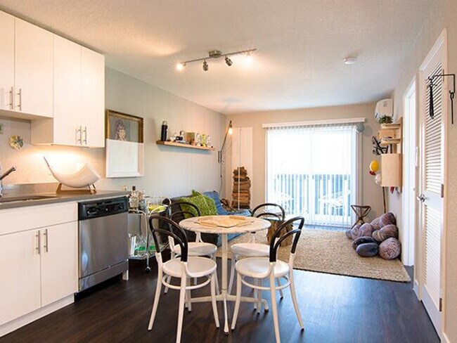 Building Photo - 655 S Fair Oaks Ave