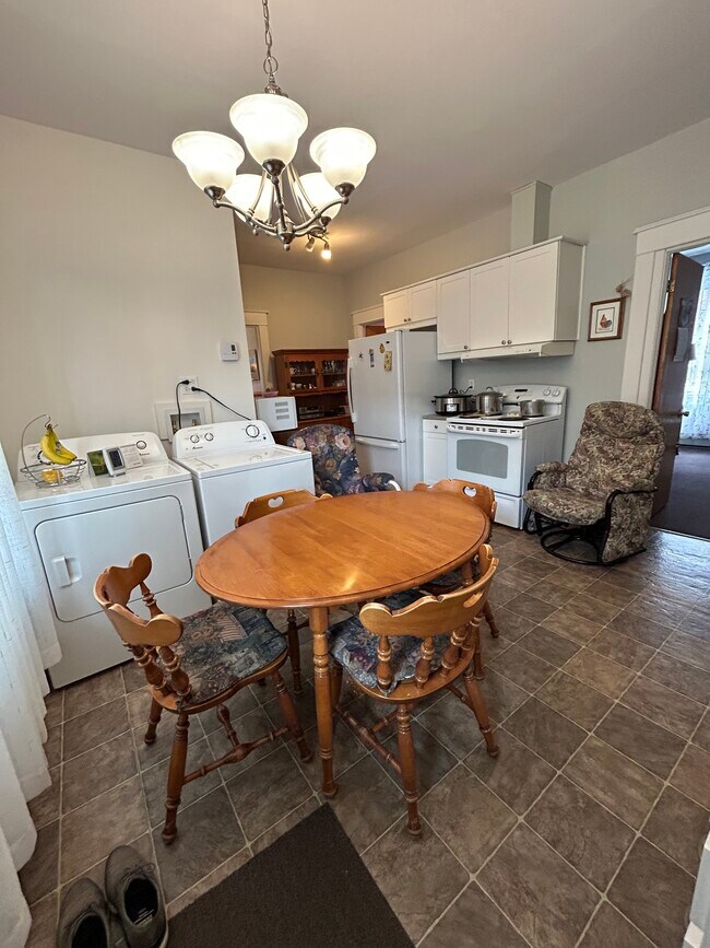 Photo du bâtiment - 757 Av 8E