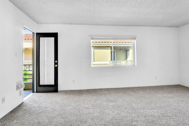 Foto del edificio - Beautiful one bedroom/one bath in the Verano community at UTC! Close to so much!