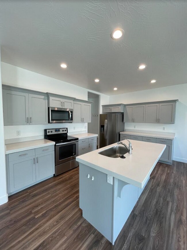 Foto del edificio - 4772 Silver Ridge Rd