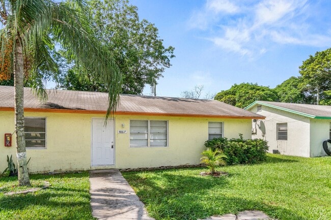 Foto del edificio - 4867 Gulfstream Rd