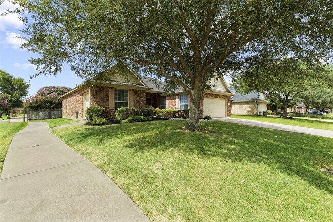 Foto del edificio - 521 Ironwood Forest Dr