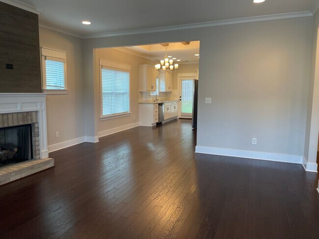 Building Photo - Must see this beautiful house in person!