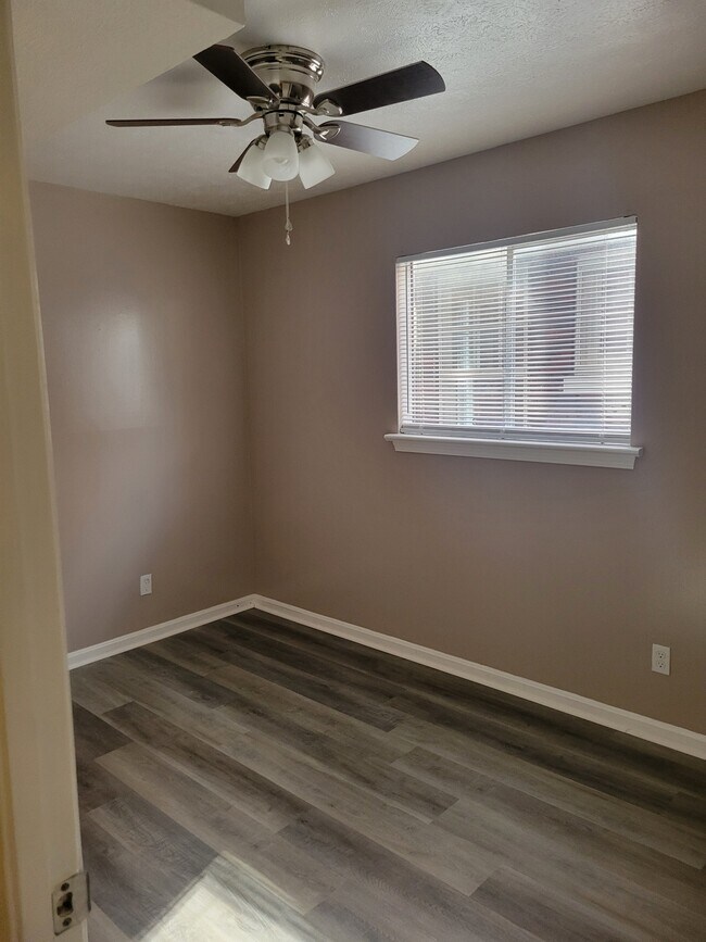 Foto del edificio - 2189 Baringer Ave