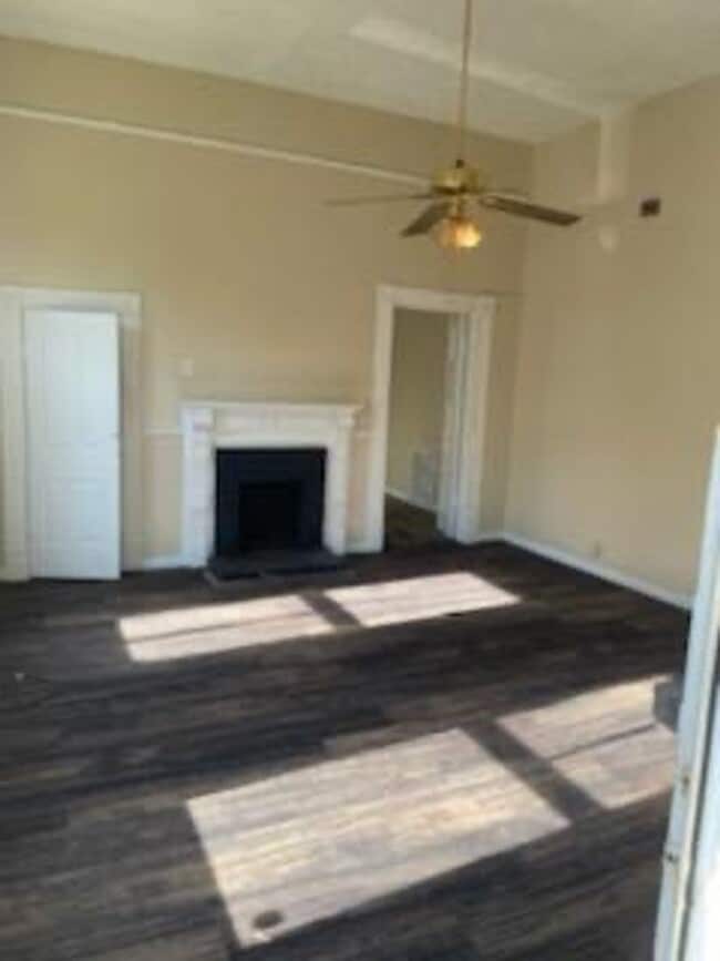 Building Photo - *UPCOMING*1 Bedroom / 1 Bathroom - Duplex ...