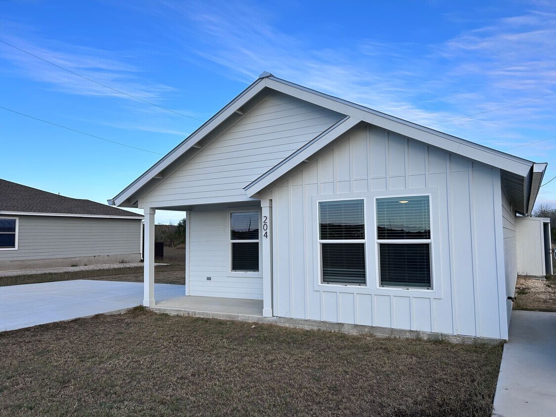 Charming Country Living with Modern Comforts! - Charming Country Living with Modern Comforts!