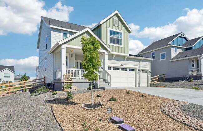 Foto del edificio - Stunning 4 Bedroom, 2.5 Bath, 3 Car Garage Located in Elizabeth, Co!