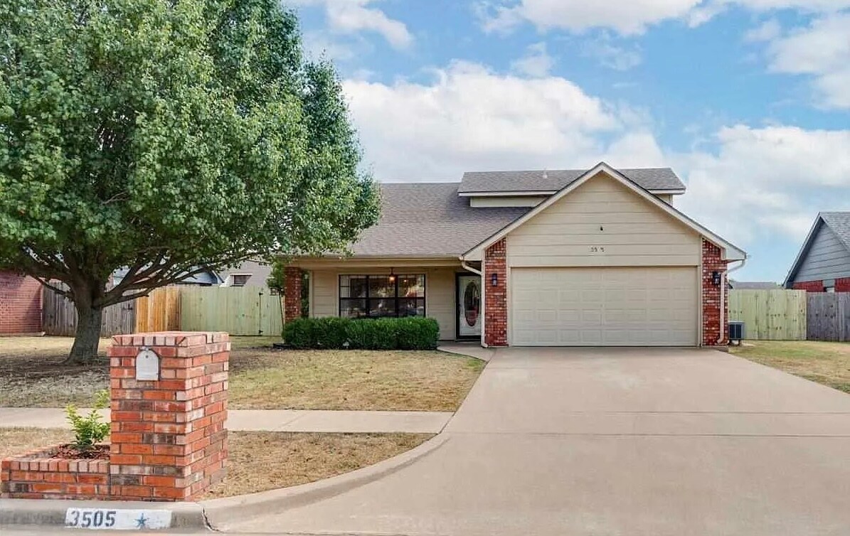 Primary Photo - 3505 NE Buckingham Ln