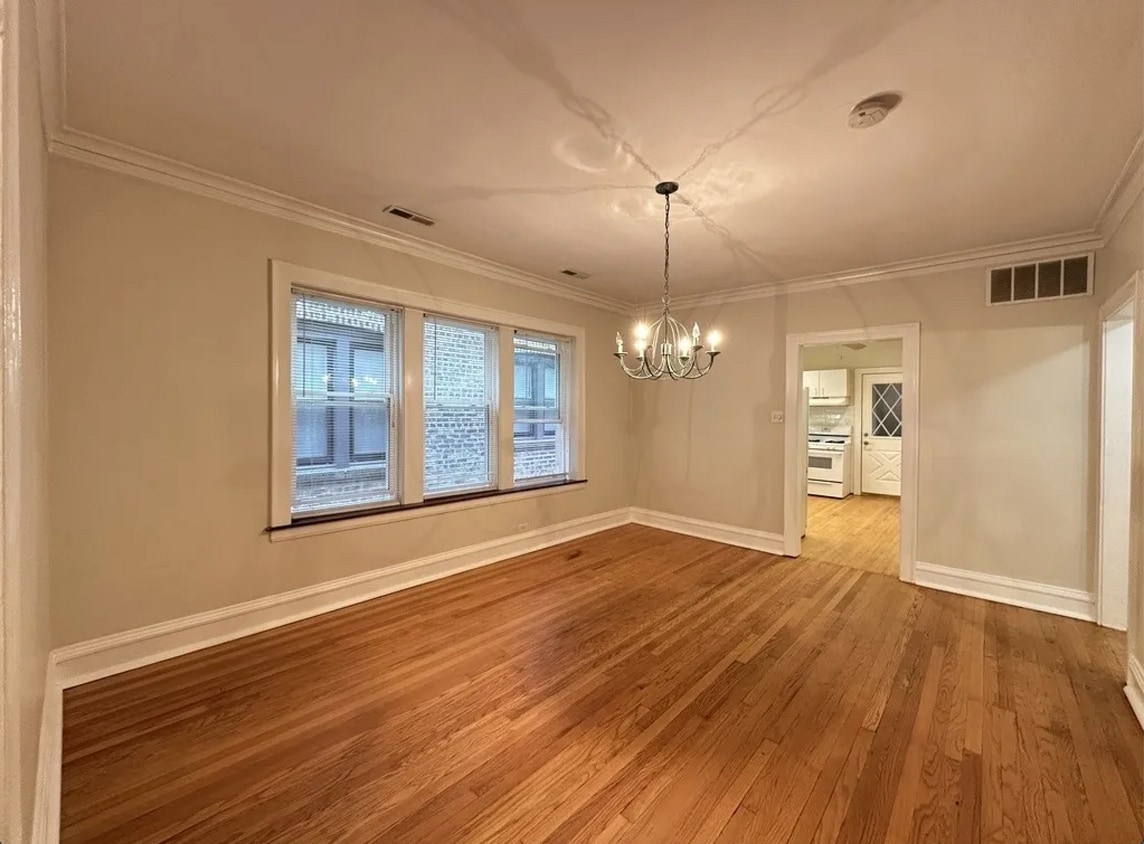 Primary Photo - 2619 W Greenleaf Ave