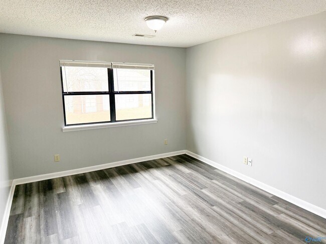 Foto del edificio - 112 Jodi Dr