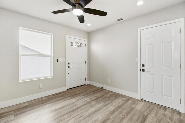 Building Photo - Home for Rent in  Midtown, Sacramento!  2 Bed/ 2 Bath
