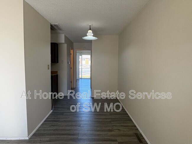 Building Photo - 3331 E Southern Hills Blvd