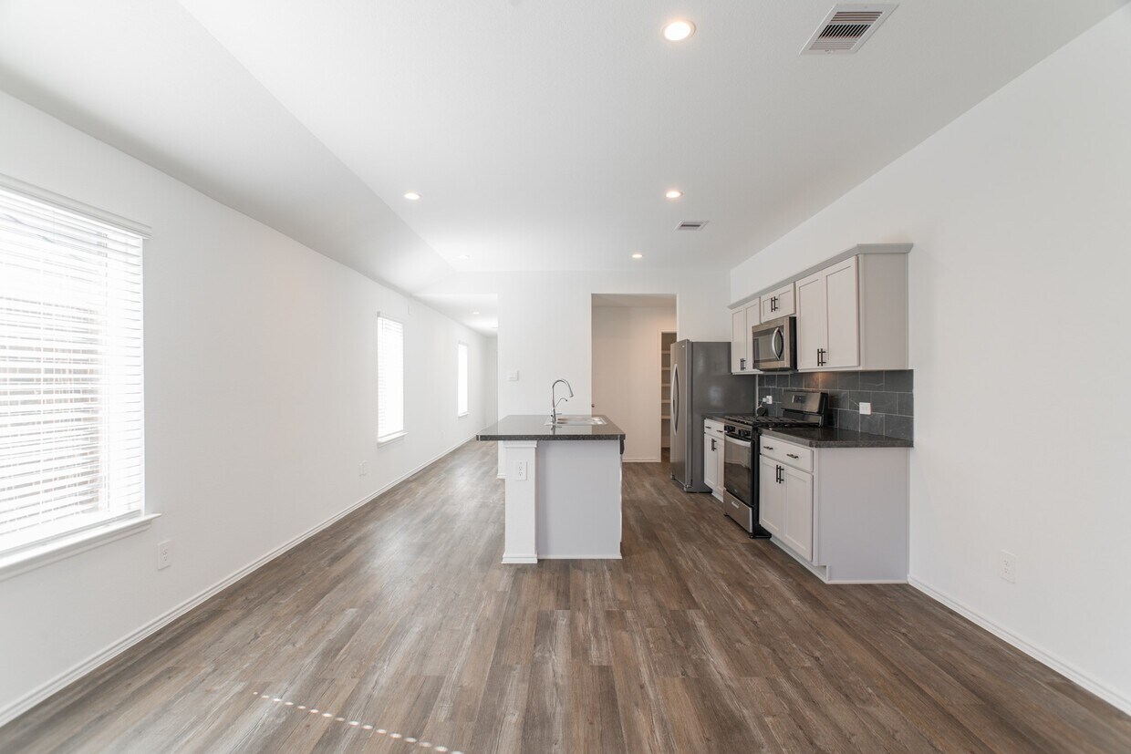 Foto del edificio - 24314 Pebble Cres Ln